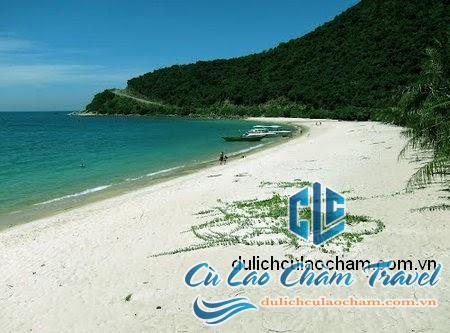Biển Bãi Ông Bãi biển cát trắng mịn, nước biển trong xanh